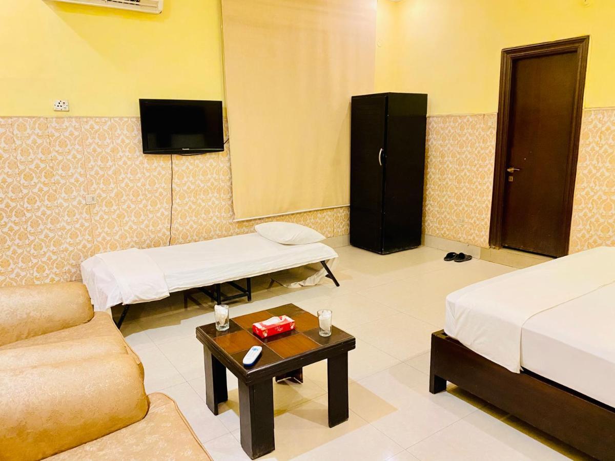 Hotel Royal One Multan Exterior foto
